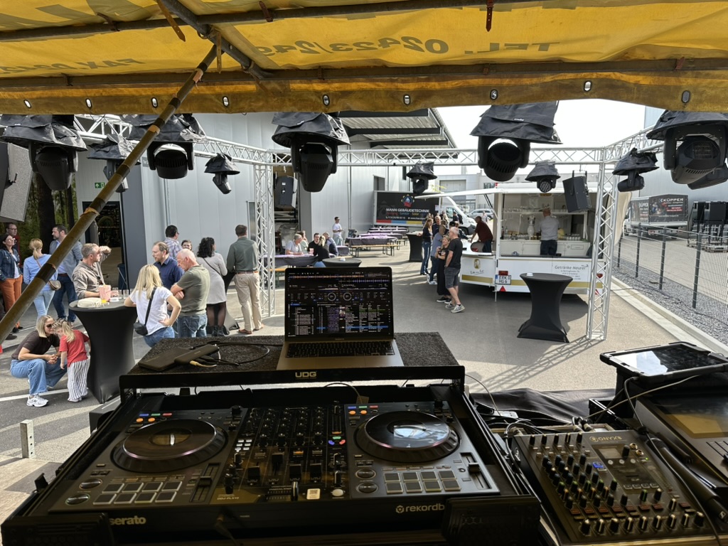 Firmenjubiläum Mann Gebäudetechnik - Bühnenaufbau